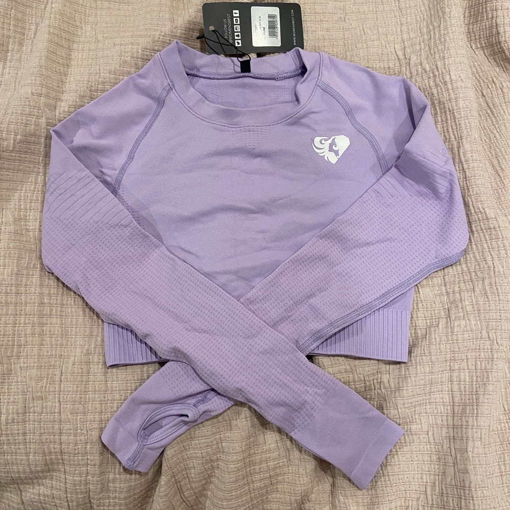 Women’s best cropped workout top